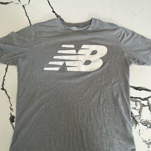 New Balance T shirt